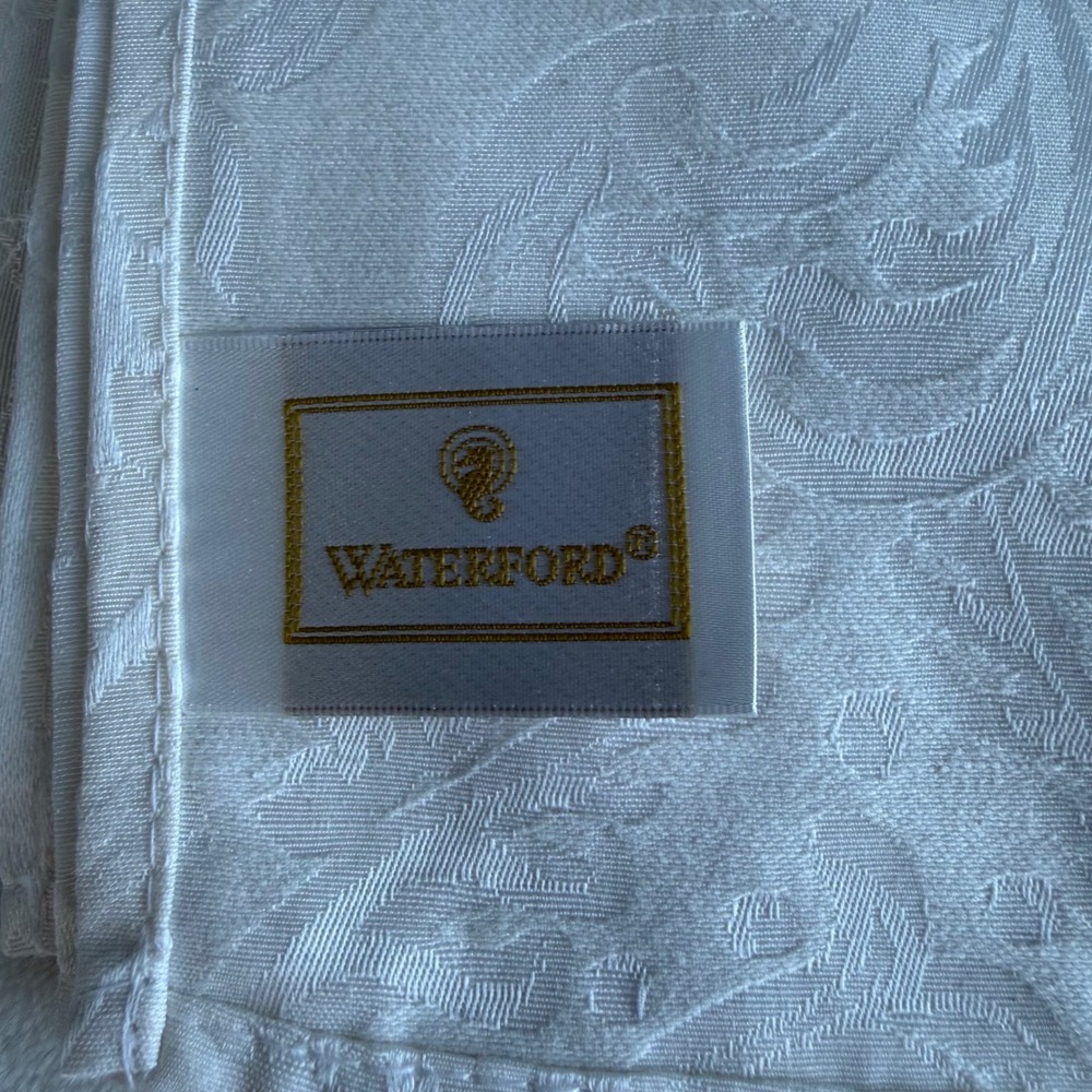 NWT Vintage Waterford Linens Set of 6 Napkins White Pearl Damask Barons Court‎